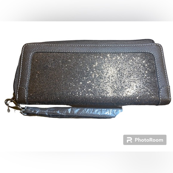 Relic Wristlet Clutch (NWT) - Picture 7 of 7